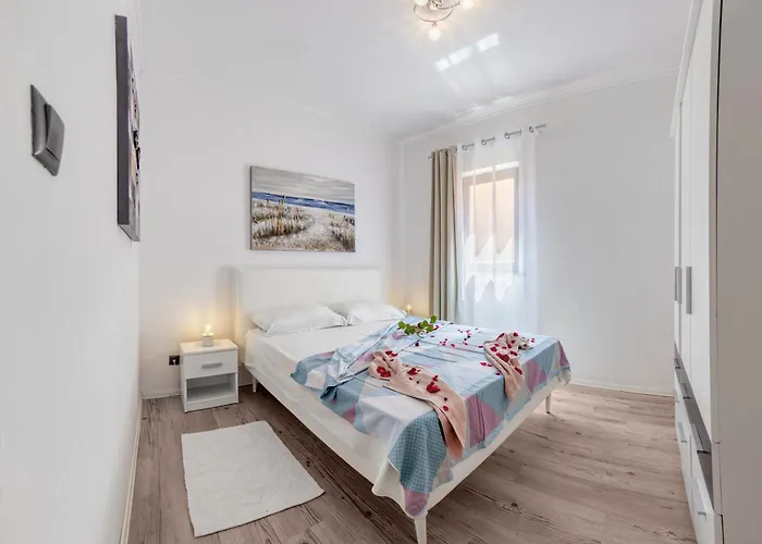 Charming House On The Beach And Deluxe Apartment