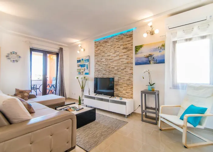 Charming House On The Beach And Deluxe Apartment