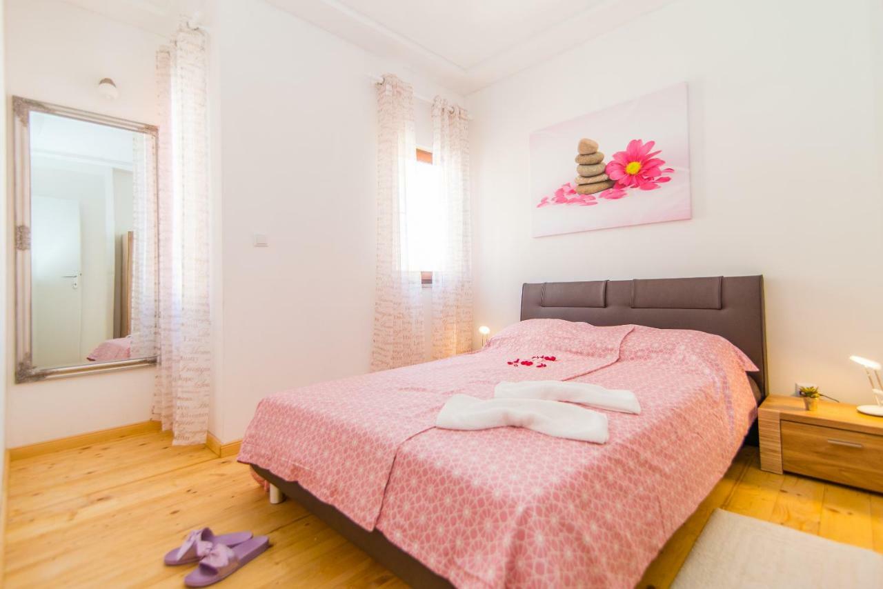 Charming House On The And Deluxe