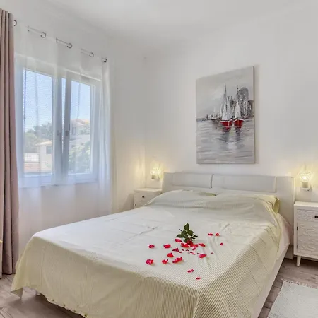 Charming House On The Beach And Deluxe Apartment Pula Room photo