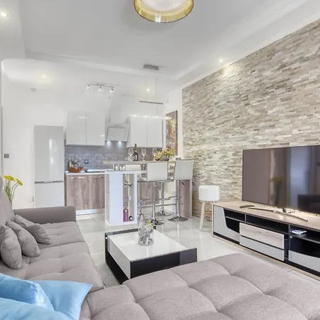 Charming House On The Beach And Deluxe Apartment Pula Room photo