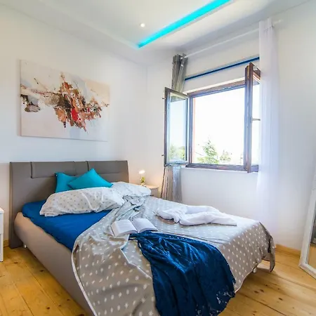 Charming House On The Beach And Deluxe Apartment Pula Exterior photo