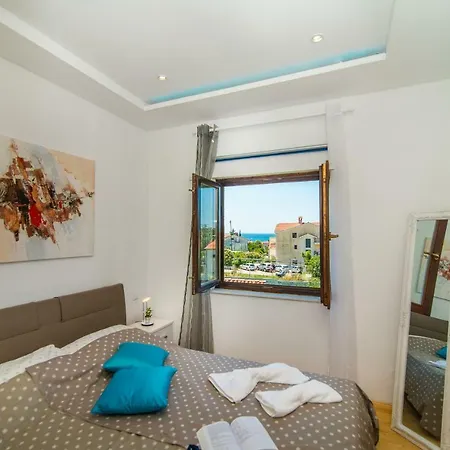 Charming House On The Beach And Deluxe Apartment Pula Exterior photo