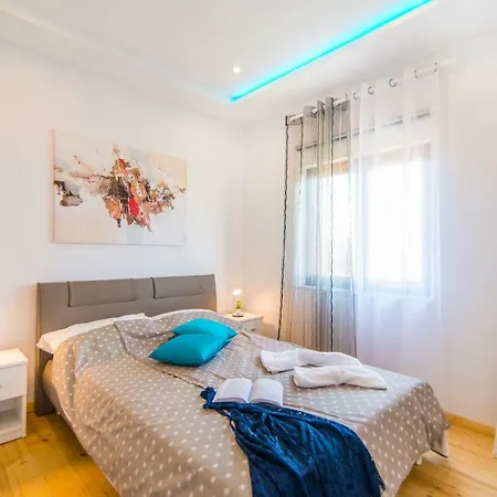 Charming House On The Beach And Deluxe Apartment Pula Exterior photo