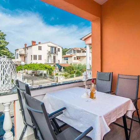 Charming House On The Beach And Deluxe Apartment Pula Exterior photo
